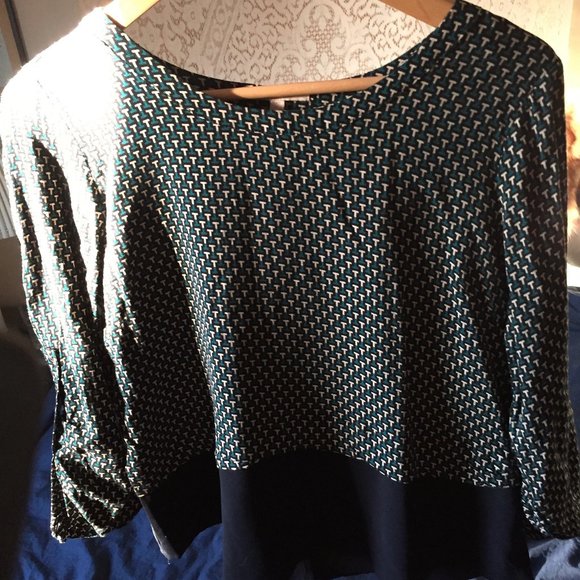 Flowy Patterned Blouse - Picture 3 of 4